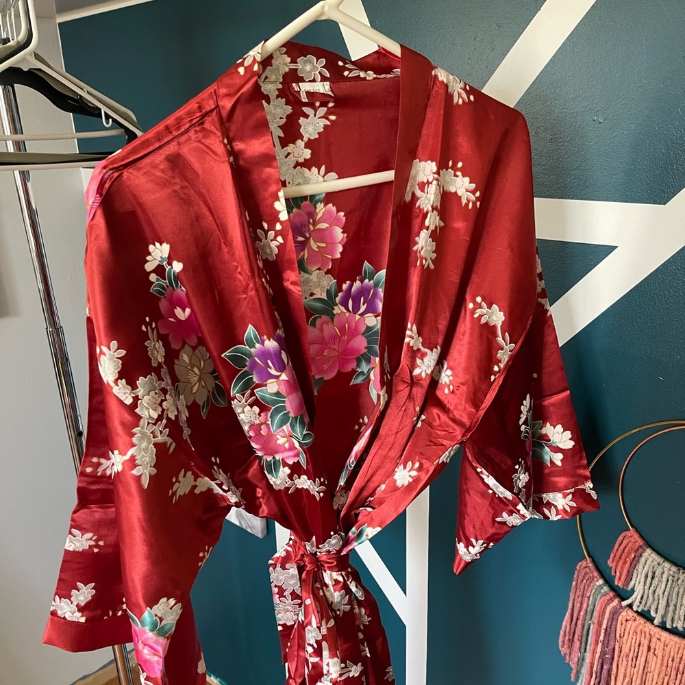 Brand new Red floral kimono bridesmaid robes.